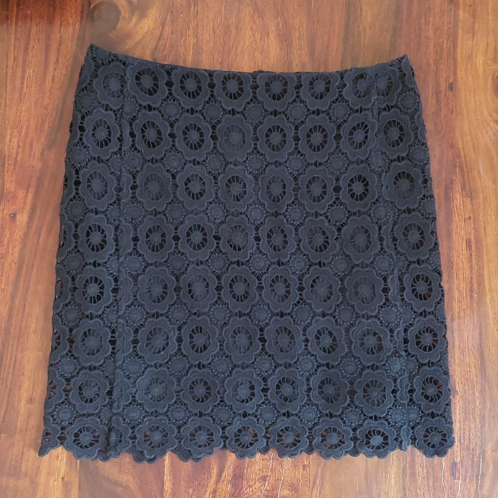 Black Floral Crochet Lace Mini Skirt Scalloped Hem Peekaboo Lining | SIZE 2 - Picture 3 of 13